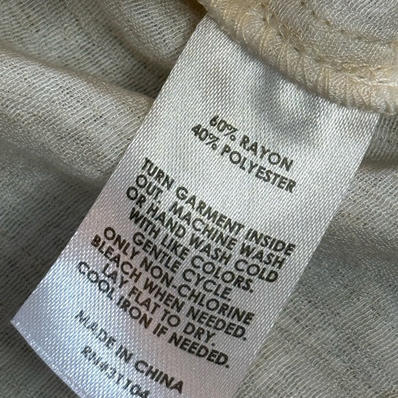 Wonderly • Square Neck Sleeveless Blouse - Picture 6 of 7